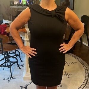 ▶️ Tahari ◀️ Bow front black dress